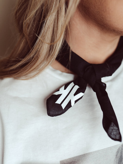 Scarf PBK Black White